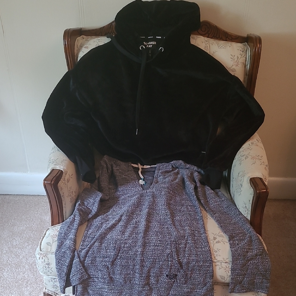 Women's Gray Roxy Long Sleeve With Hood And Sommer Ray Cropped Hooded Sweater